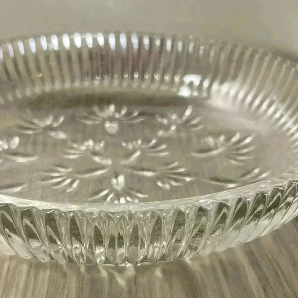 7” Vintage Clear Double Handled Glass Dish Relish,Nuts or Candy - Picture 2 of 9